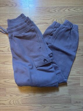 Oner Active Cool Brown Cargo sweats size small - long length - EUC